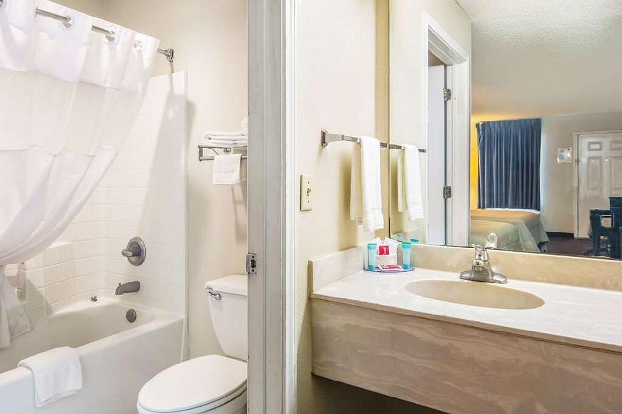 Econo Lodge Inn & Suites Sweetwater I-20 Eksteriør billede